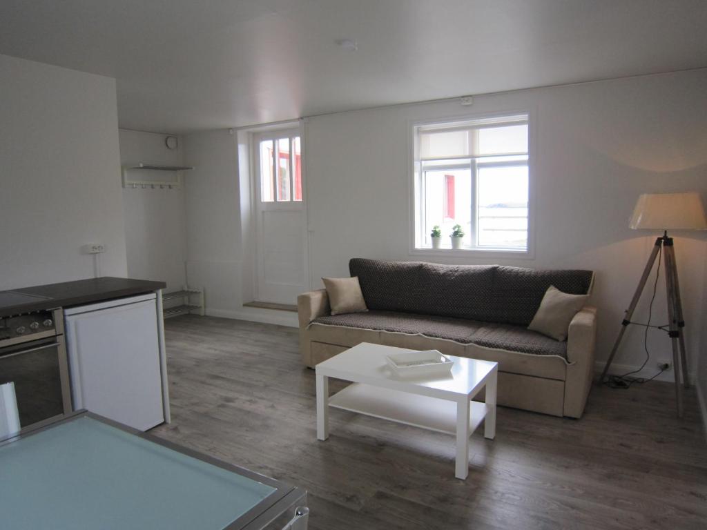 Apartment by the Sea room 3